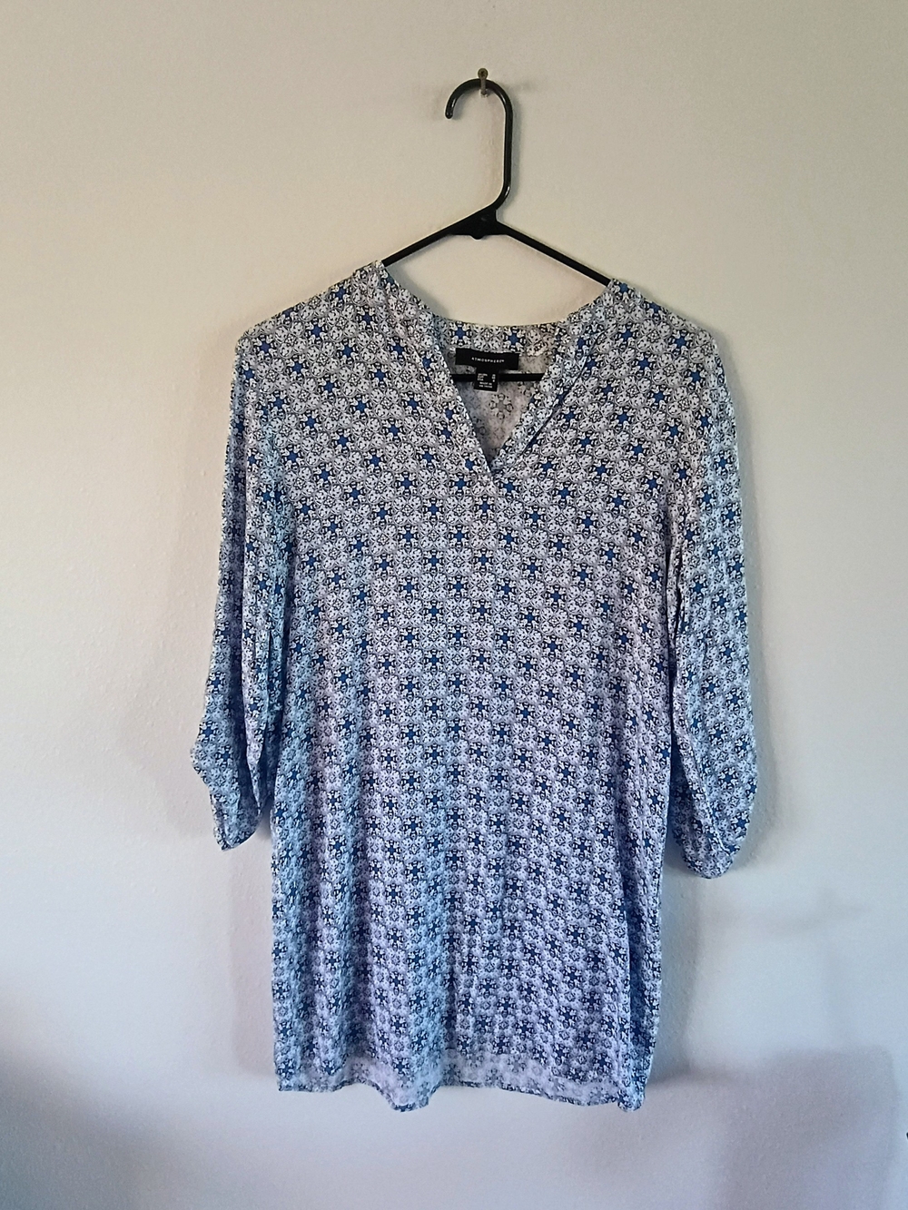 Atmosphere Blue White Medallion Print Tunic Blouse Roll Tab Sleeve US 6